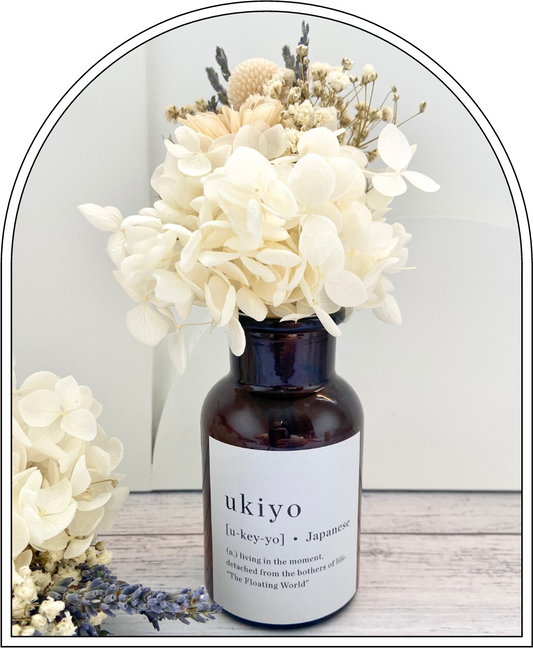 Ukiyo Vase with Dried Posy